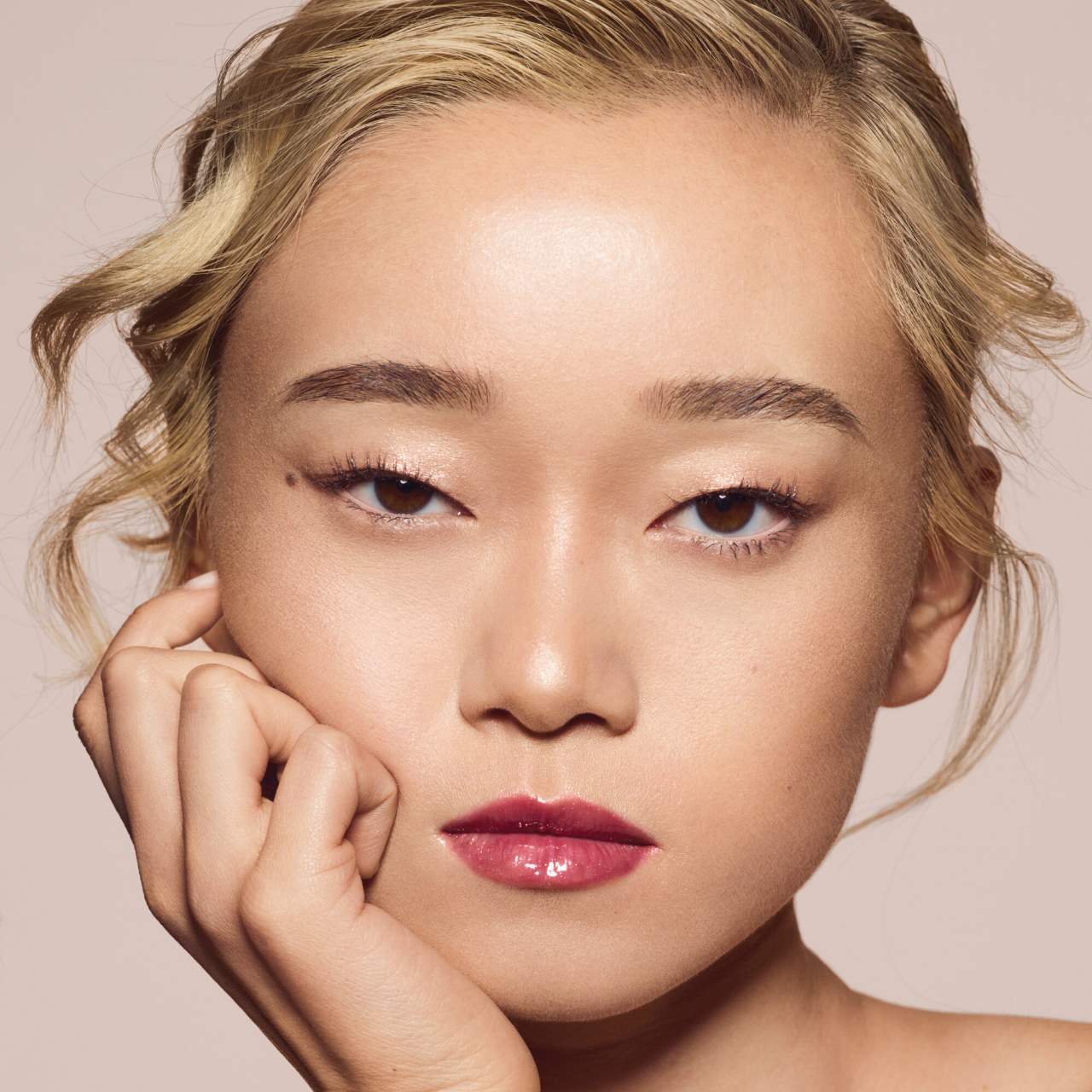 Fenty Beauty by Rihanna
Gloss Bomb Universal Lip Luminizer Color: Riri - shimmering rose mauve nude