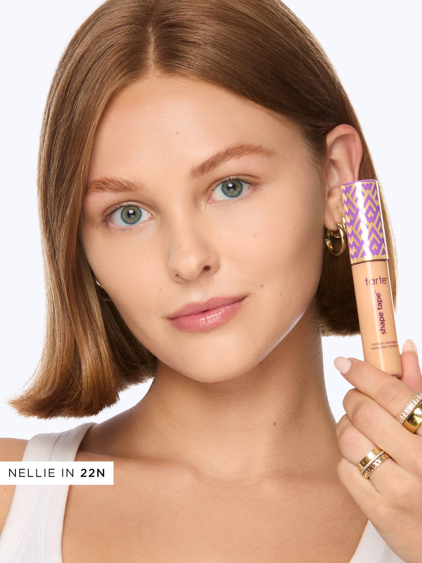 Tarte shape tape™ concealer 22N light neutral
(light skin with a balance of warm & cool undertones)