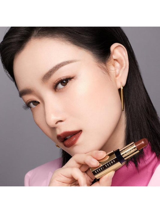 Bobbi Brown
Luxe Lipstick
Afternoon Tea
