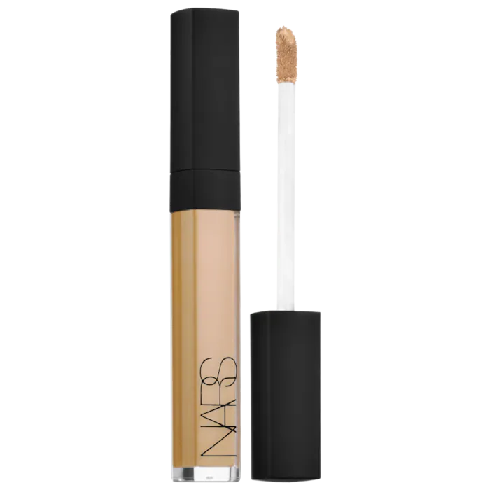 NARS
Radiant Creamy Concealer with Medium Coverage Color: Ginger - M2 - medium with warm undertones, and a golden tone