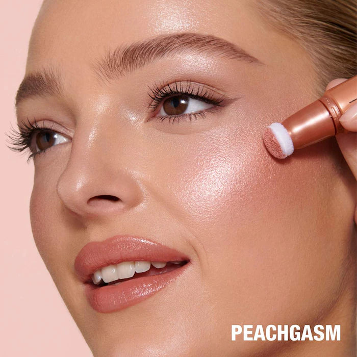 Charlotte Tilbury
Beauty Highlighter Wand Color: Peachgasm - peach highlight