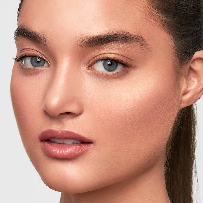 MAKEUP BY MARIO
Soft Glow Highlighter Color: Pearl - luminous pearl that flatters light to light-medium skin tones