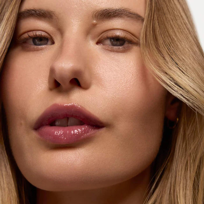 Summer Fridays 
Dream Lip Oil for Moisturizing Sheer Coverage Color: Rosewood Nights - A nourishing touch of sheer rosy brown