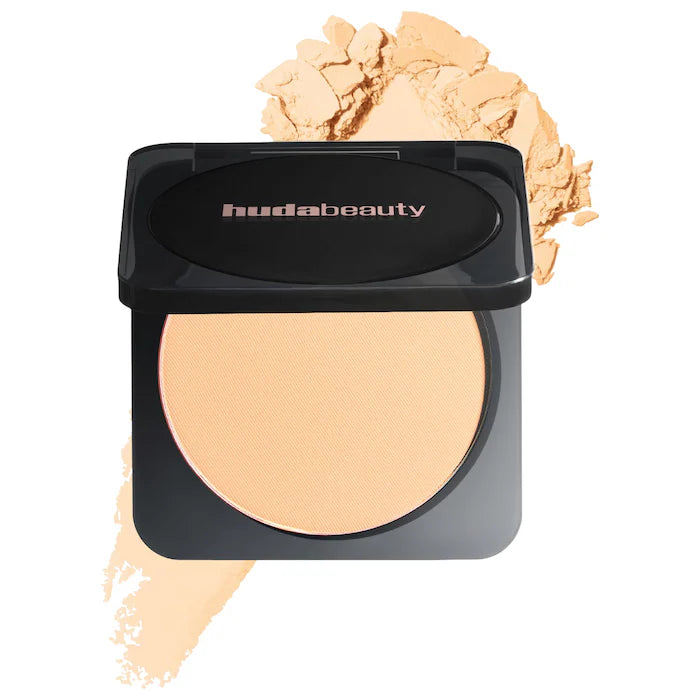 HUDA BEAUTY 
Easy Bake Airbrush Matte Pressed Setting Powder Color: Banana Bread - medium with warm undertones
