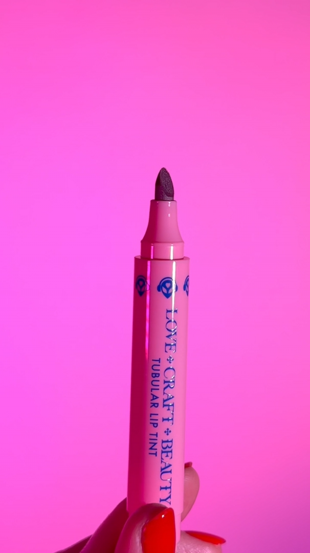 Love + Craft + Beauty
New Wave Nude Tubular Lip Tint Shade: Neutral Brown