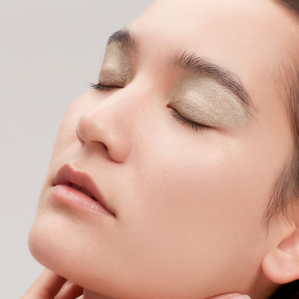 Victoria Beckham Longwear Eyeshadow Stick Shade Oyster - a shimmery pearl