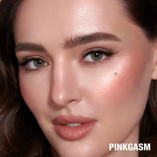Charlotte Tilbury 
Beauty Highlighter Wand Color: Pinkgasm - pink highlight